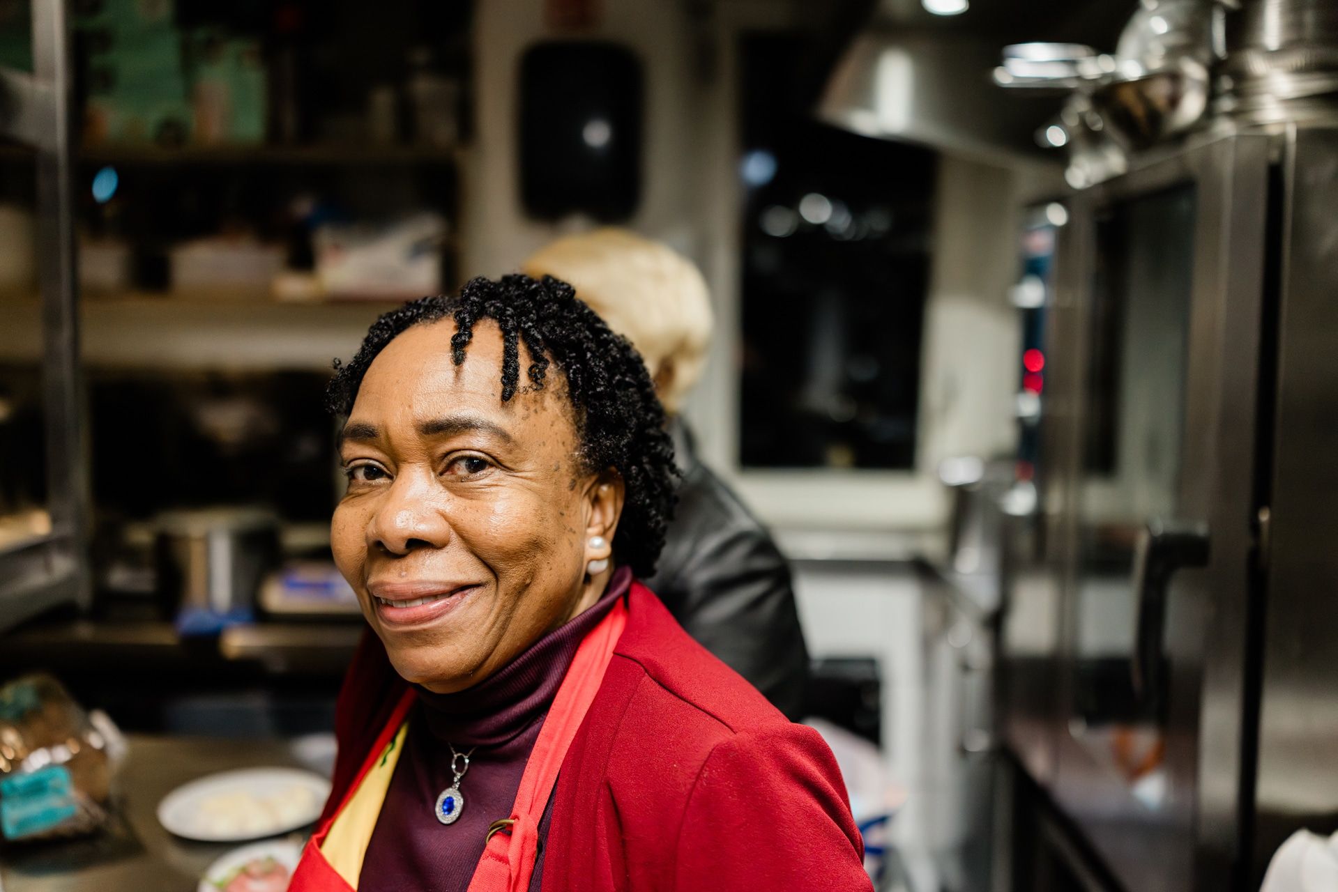 Kerstdiner van Stichting SAN voor buurtbewoners in Amsterdam-Oost — beeld 2