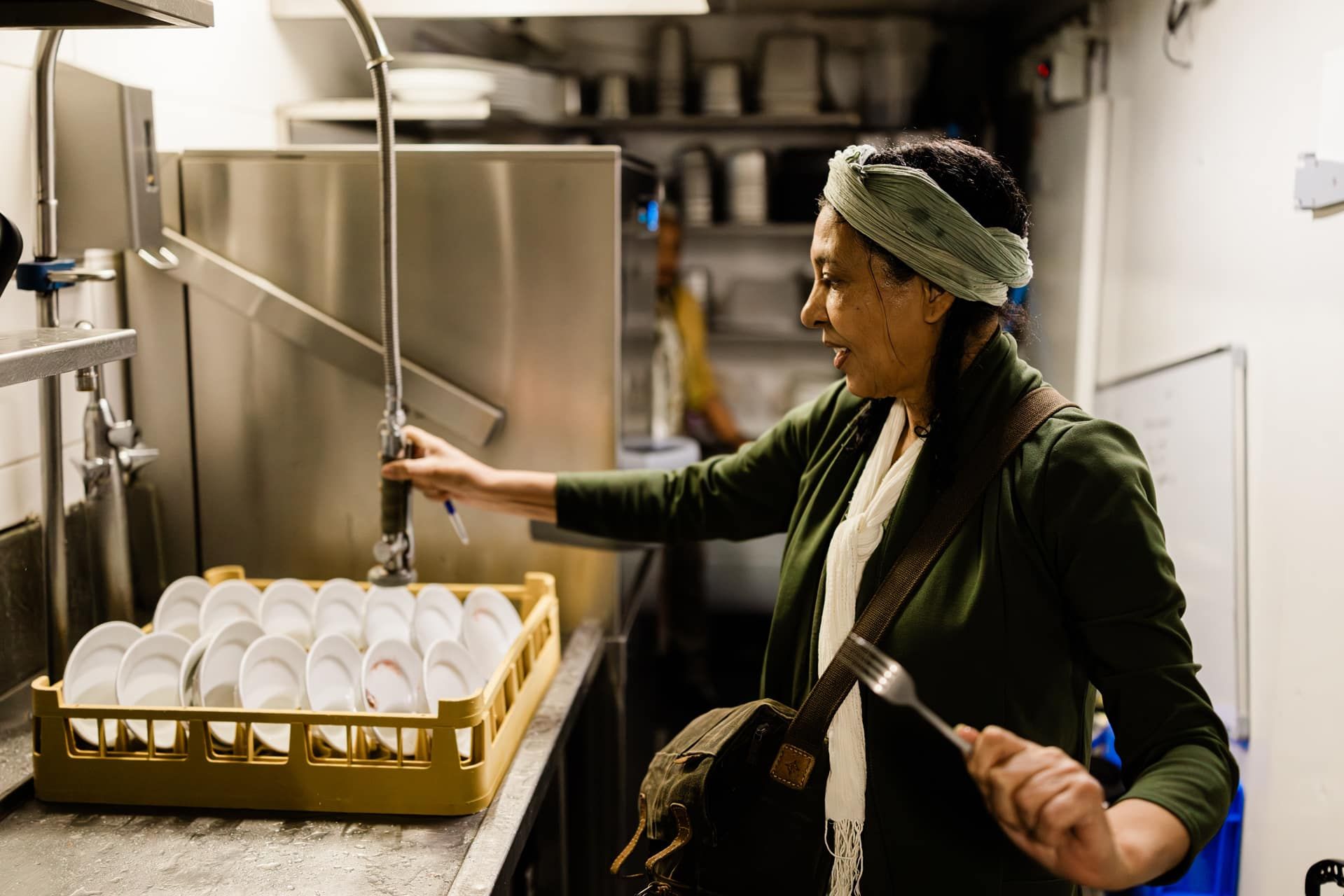 Kerstdiner van Stichting SAN voor buurtbewoners in Amsterdam-Oost — beeld 10