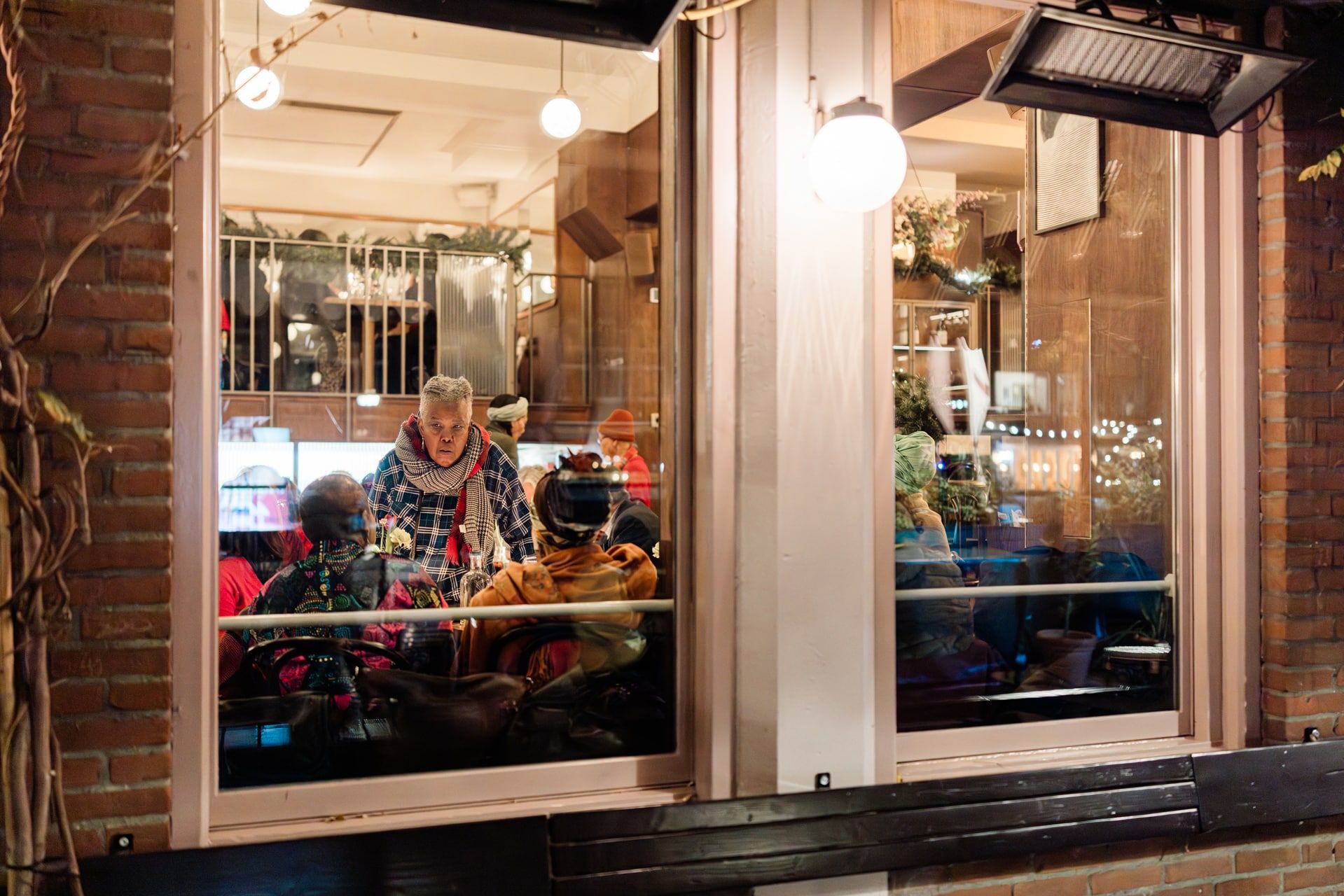 Kerstdiner van Stichting SAN voor buurtbewoners in Amsterdam-Oost — beeld 14