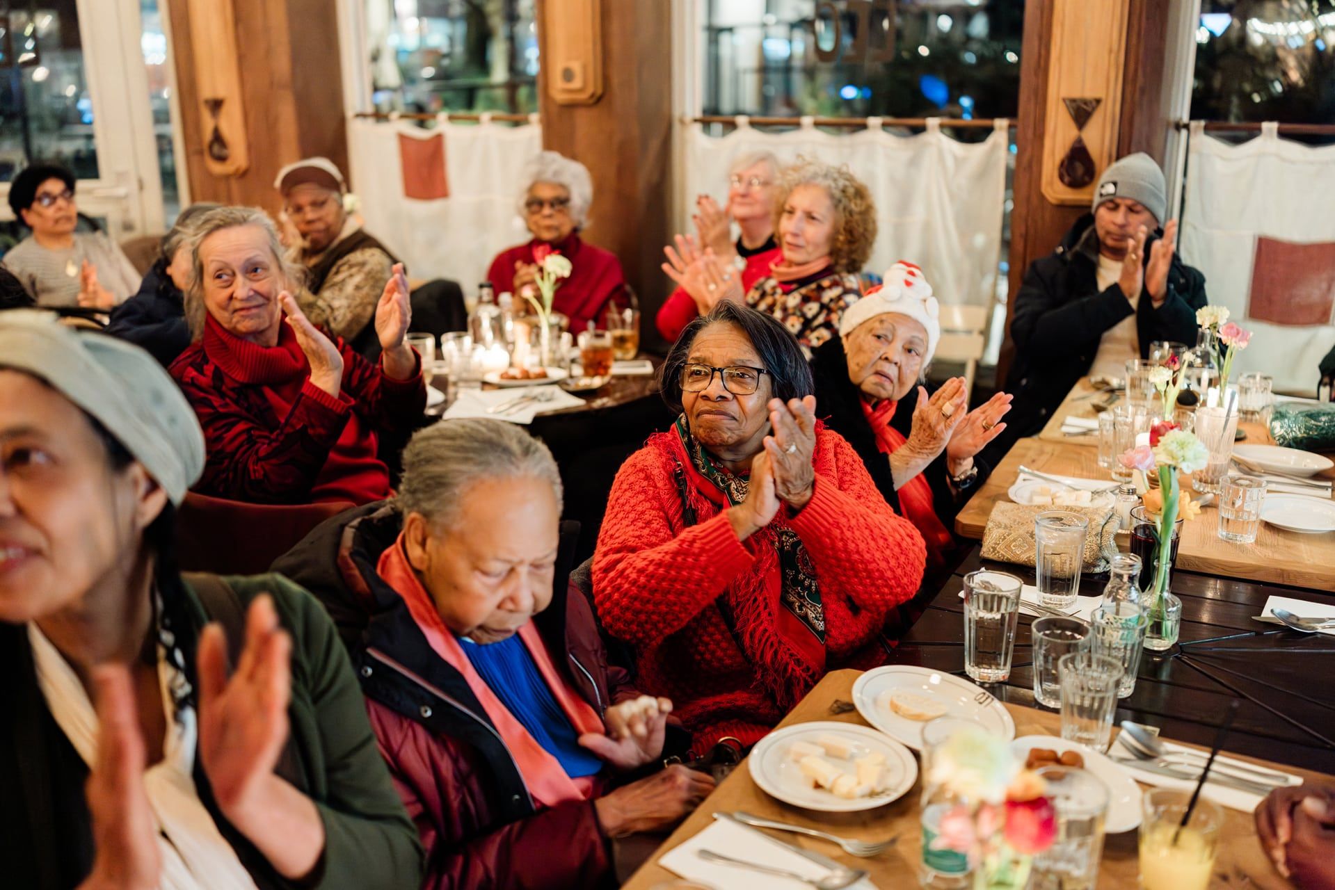 Kerstdiner van Stichting SAN voor buurtbewoners in Amsterdam-Oost — beeld 15
