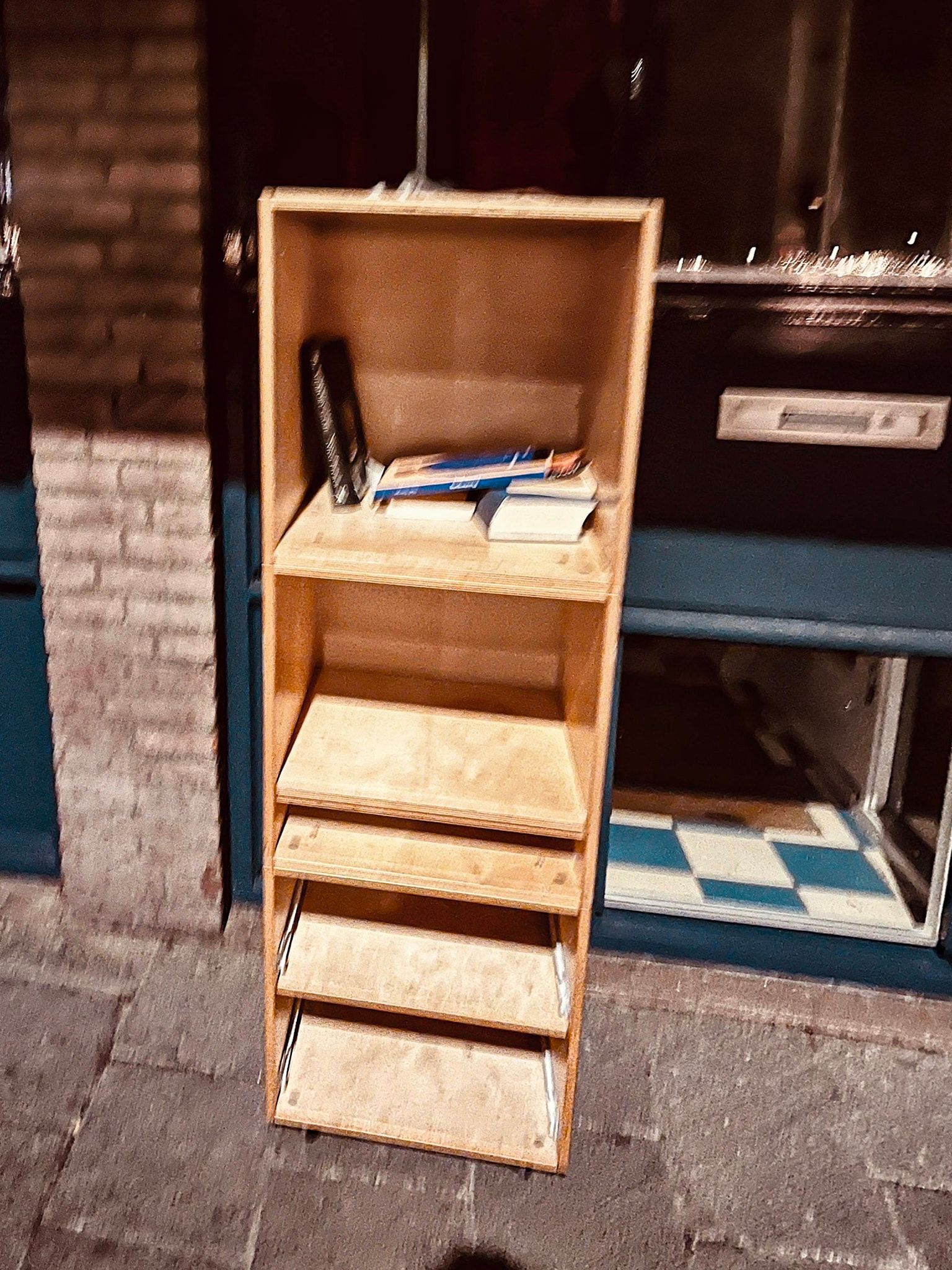 Boekenkastje in Amsterdam — uit de serie Bookshelfs