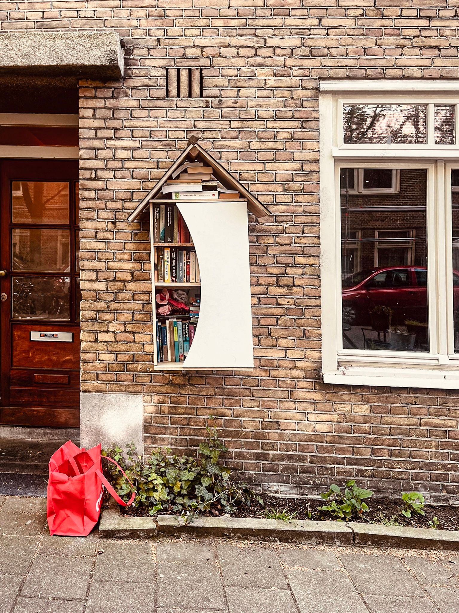 Boekenkastje in Amsterdam — uit de serie Bookshelfs