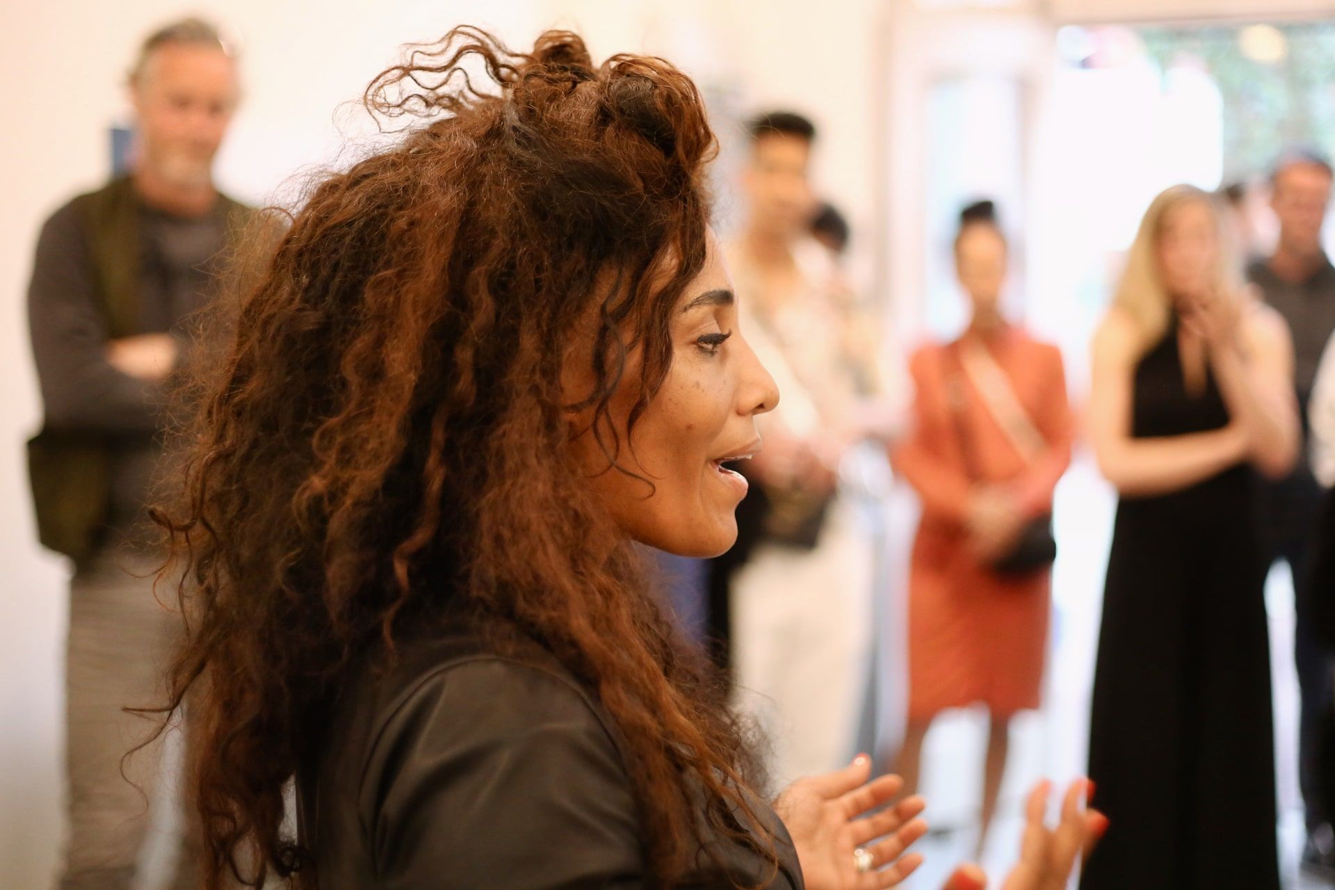 Reportage Beeldend Gesproken: spreekster tijdens de opening van de expositie
